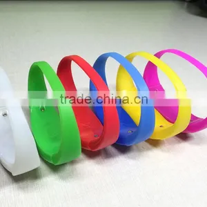 2016 Hot Promotional Custom LED Silicone Bracelet thumbnail-2