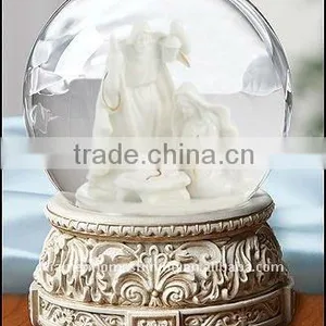 100MM Nativity Waterglobe thumbnail-1