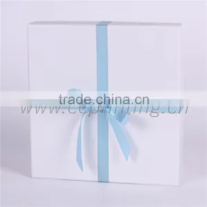 White Engagement Paper Gift Box Packaging Box With Blue Ribbon thumbnail-4