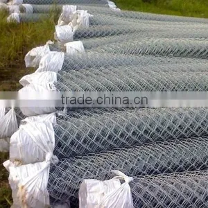.com Golden Supplier High Quality Perimeter Fence/Chain Link Fence Top Barbed Wire/cyclone Fence thumbnail-4