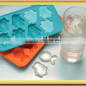 Penguin Silicone Ice Tray thumbnail-1