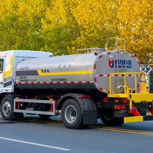 HOWO Heavy Duty Sweep Truck Cleaning and Water Cleaning Truck/Road Cleaning Truck Street Sweeper Truck Powerful Sweeping and Scrubbing Vehicle thumbnail-1