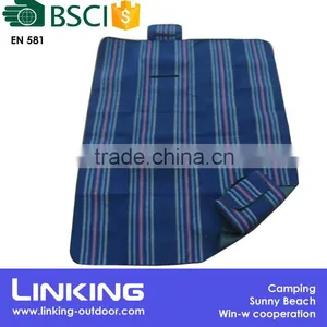Outdoor Waterproof Picnic Blanket Folds Into Bag thumbnail-6