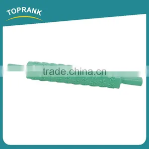 Toprank 36cm Cake Decorating Tools Flower Design Plastic Embossing Rolling Pin Spiral Pattern Textured Fondant Rolling Pin thumbnail-1