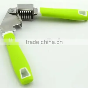 Easy to Use and Clean Stainless Steel Garlic Press With Soft Handle thumbnail-3