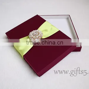 Custom Burgundy Wedding Invitation Boxes With Brooch in Handmade thumbnail-4