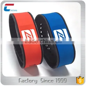 Waterproof IP68 MIFARE Ultralight Silicone Wrist Band Programmable Rfid Wristbands thumbnail-4