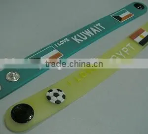 2016 Custom PVC Wristband Football Fans Ajustable Wristband Stud Snap PVC Wristband thumbnail-3