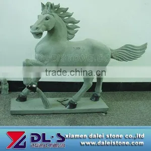 Horse Sculpture thumbnail-1