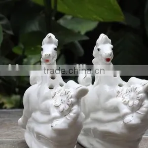 Ceramic White Horse Salt & Pepper Shaker Set thumbnail-2