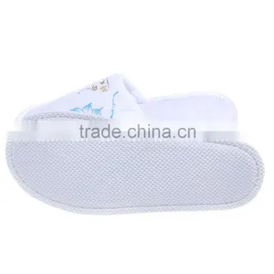 Special Design Washable Winter House Embossed Logo Slipper thumbnail-4