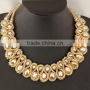 China Jewelry Best Selling American Popular Shining Exquisite Crystal Alloy Charm Gold Statement Necklace in Stock thumbnail-1