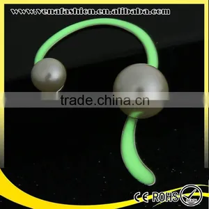Glow in the Night Ear Cuff Flat Stud Earring Pearl thumbnail-6