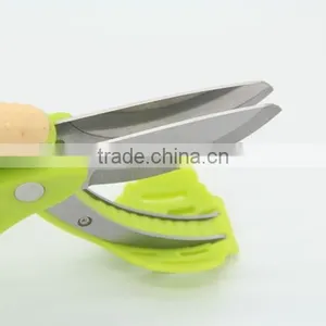 Salad Tongs Green Salad Cutter in Kitchen Use thumbnail-3