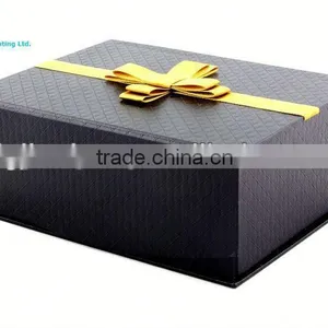 Textured Paper Foldable Gift Box thumbnail-1
