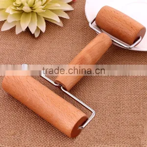 Convenient and Practical Wood Pizza Roller thumbnail-1