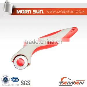 28mm Craft Ergonomic Soft Crip Rotary Cutter thumbnail-1
