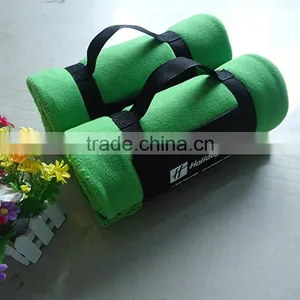 Green Color Polyester Polar Fleece Anti Pilling 150D 144F With Brand Logo Customized Easy Carry Portable Travel Blanket thumbnail-1