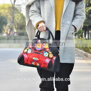 Famous Designer Handbag Canvas Women Red Shell Tote Bag With Embroidery thumbnail-2