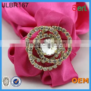 China Supplier Beautiful Flower Design Crystal Brooch For Wedding thumbnail-1
