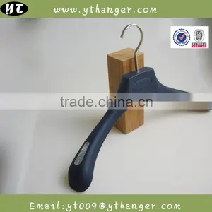 HA7016 Latest Shirts Men Hanger Design Rubber Coated Hanger thumbnail-1