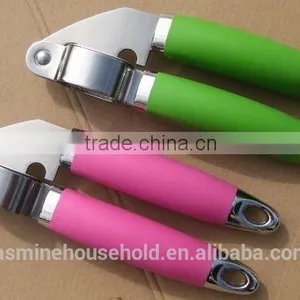 Hot Sale Kitchen Gadget Stainless Steel Garlic Crushes With PP Protective Handle thumbnail-4