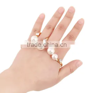 Exaggerated Full Finger Ring Model Big White Pearl Ring For Fashion Women thumbnail-1