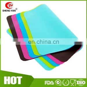 FDA Standard Size 40*30cm Safe Durable Silicone Dining Table Mat thumbnail-3