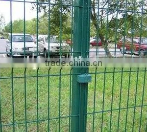 Vinyl Fencing thumbnail-1