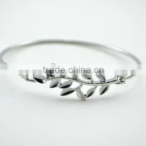 One Leaf Bracelets thumbnail-1