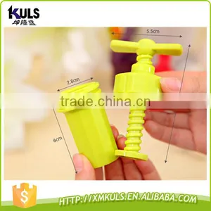 Small Plastic Tool for Mashing Garlic thumbnail-2