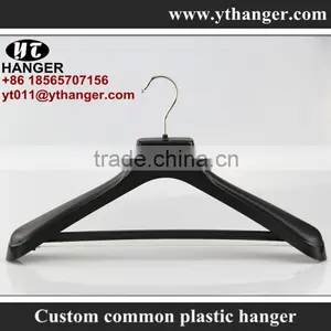 IMY-462 Black Man Plastic Bar Hanger for Suits thumbnail-2