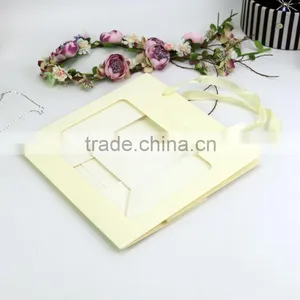 Chinese Factories Wholesale Custom Fashion Beautiful Glossy Paper Shopping Bags, Cheap White Paper Bag thumbnail-4
