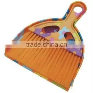DUSTPAN WITH BRUSH thumbnail-1