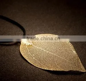 Best Selling Beautiful Leaf Shaped Gold Plated Alloy Pendant Necklace thumbnail-3