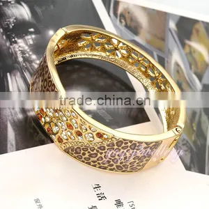 Stament Leopard Golden Crystal Enamel Bangle for Women thumbnail-4