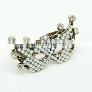 Pearl And Crystal Mask Anti Gold Gemstone Ring thumbnail-1