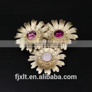 Alloy Flower cc Brooch thumbnail-2