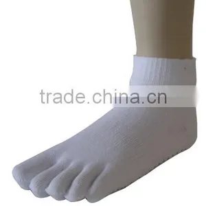 Non-Slip Yoga Toe Socks thumbnail-2