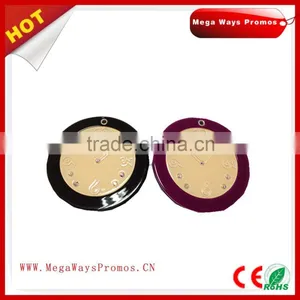 Sexy Girl Use Mini Scale Cosmetic Mirror Folded Mirror thumbnail-1