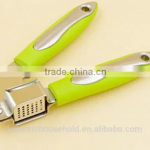 High Quality Kitchen Tool Custom Stainless Steel Garlic Press and Crushes thumbnail-4
