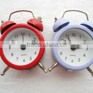 Mini Cutey Decorate Quartz Analog Metal Desk Clock thumbnail-1