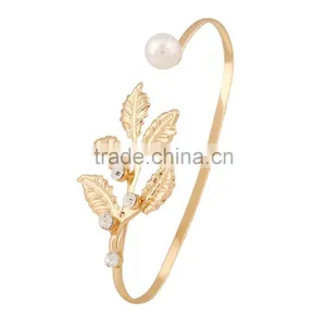 New Design Hand Ornaments Big Gold Leaf With White Pearl Round Circle Finger Jewelry Accessories For Women thumbnail-3