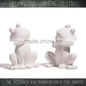 Porcelain and Ceramic Cute Sitting Frog Garden Decoration thumbnail-1
