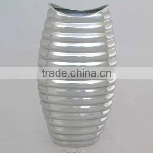 Recycled Aluminum Hand Made Mirror Finish Polished Decorative Metal Vase thumbnail-1