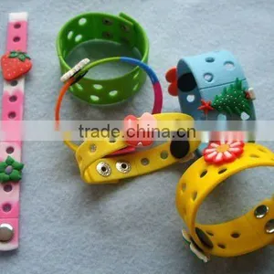 Fashionable Silicone Bracelets thumbnail-1