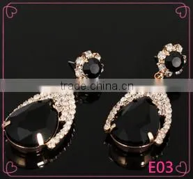 Wholesale High Quality Newest Design Alloy Gold Fancy Diamond Earrings thumbnail-1