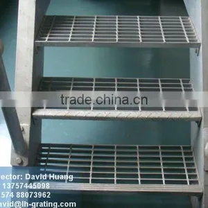 Galvanized Steel Grating Stair Tread. Galvanized Metal Stair Tread thumbnail-1