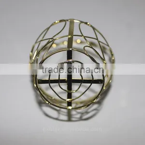 Small Metal Wire Storage Basket With Handle thumbnail-3