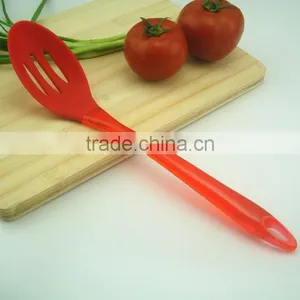 Comfortable Grip Silicone Slotted Spoon thumbnail-4